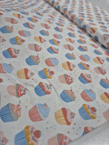 Cupcakes on White Patchwok